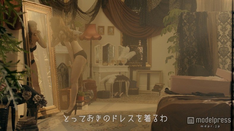 小嶋陽菜出演／ショートムービー「Red Carpet」より