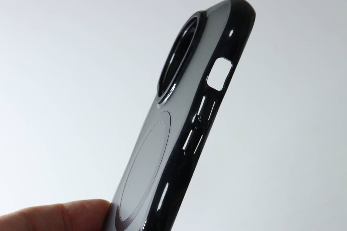 ダイソーのIP16e/15/14/13用ケース　ウェーブ　クリアが優秀