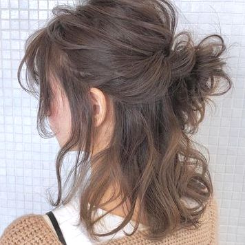 ゆるふわなハーフアップヘア集 オフィスでも浮かない おしゃれなこなれ感を出すコツ モデルプレス