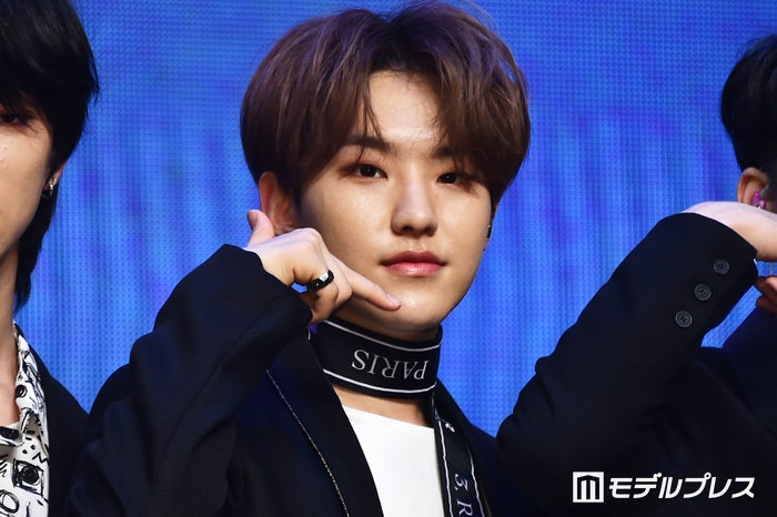 SEVENTEENホシ、金髪ウルフに大胆イメチェン「反則級のかっこよさ」「襟足がセクシー」と反響続々