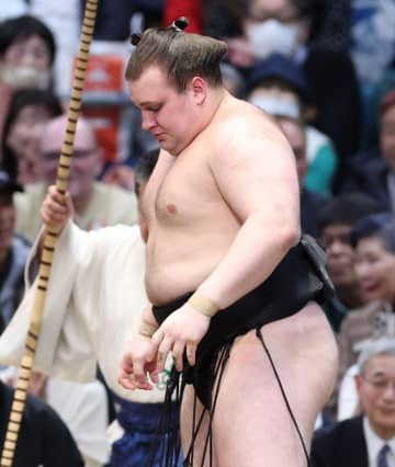 大関安青錦が無念の負け越し 過去4戦全勝の横綱豊昇龍に初めて敗れ8敗目 綱とり場所が一転、来場所かど番で出直しに 連続勝ち越し14場所でストップ