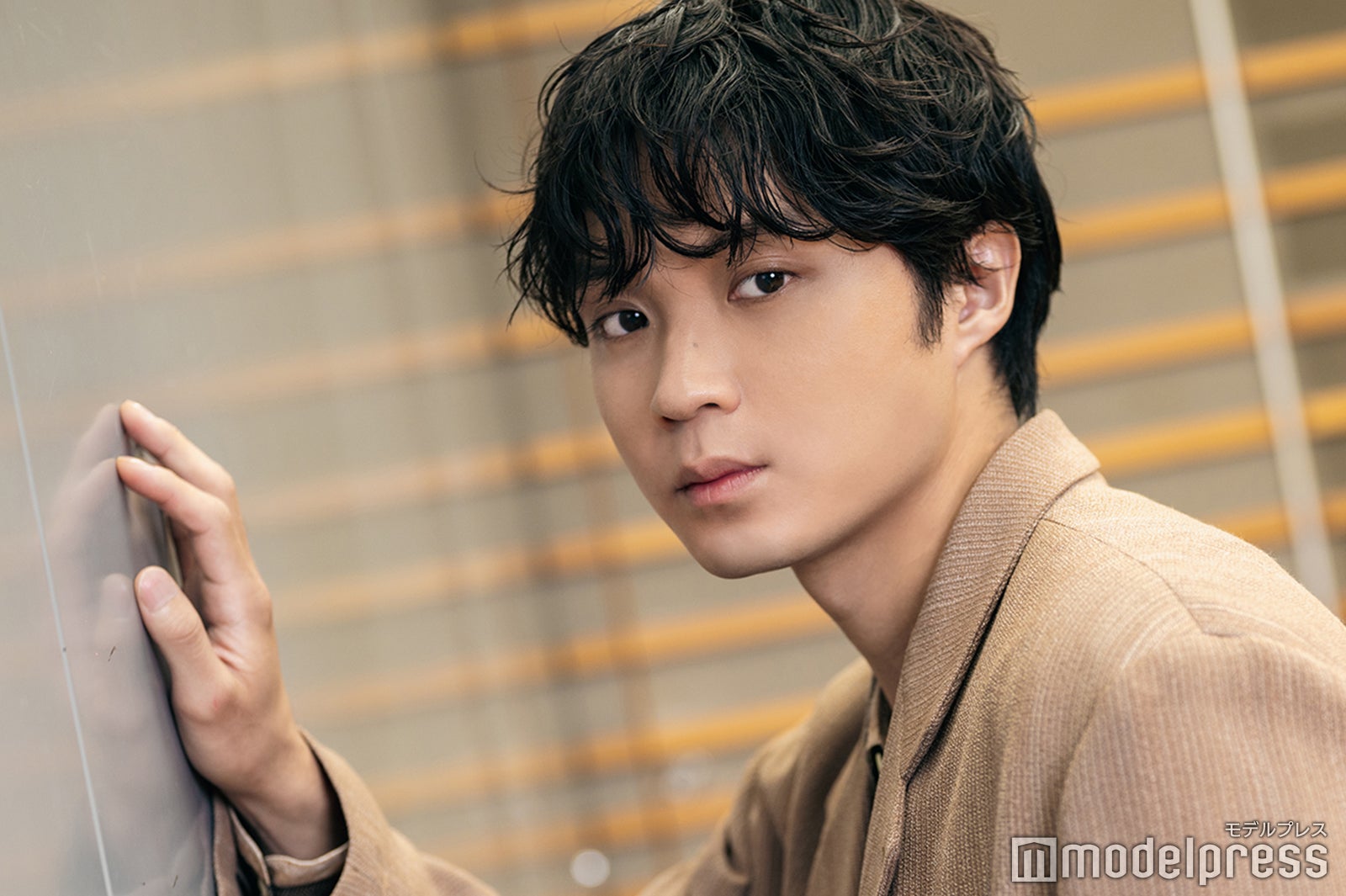 磯村勇斗、“再共演”稲垣吾郎の新たな一面に驚き「より好きになりました」ヒロイン堀田真由との印象深いシーンも明かす【「僕達はまだその星の校則を知らない」インタビュー】