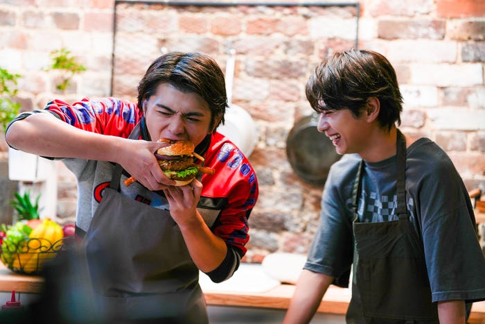 篠塚大輝、佐藤勝利(C)日本テレビ