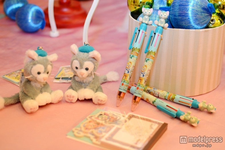 ぬいぐるみストラップ、6色ボールペン（￥850）、メモ（￥450）