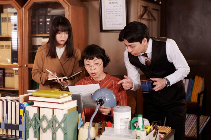 上白石萌音、小林聡美、高杉真宙「法廷のドラゴン」第1話(C)「法廷のドラゴン」製作委員会
