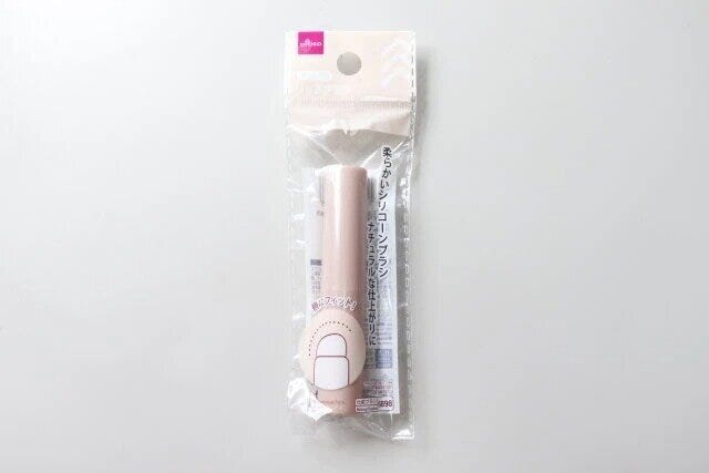 ダイソー　シリコーンリップブラシ（キャップ付、A）　パッケージ