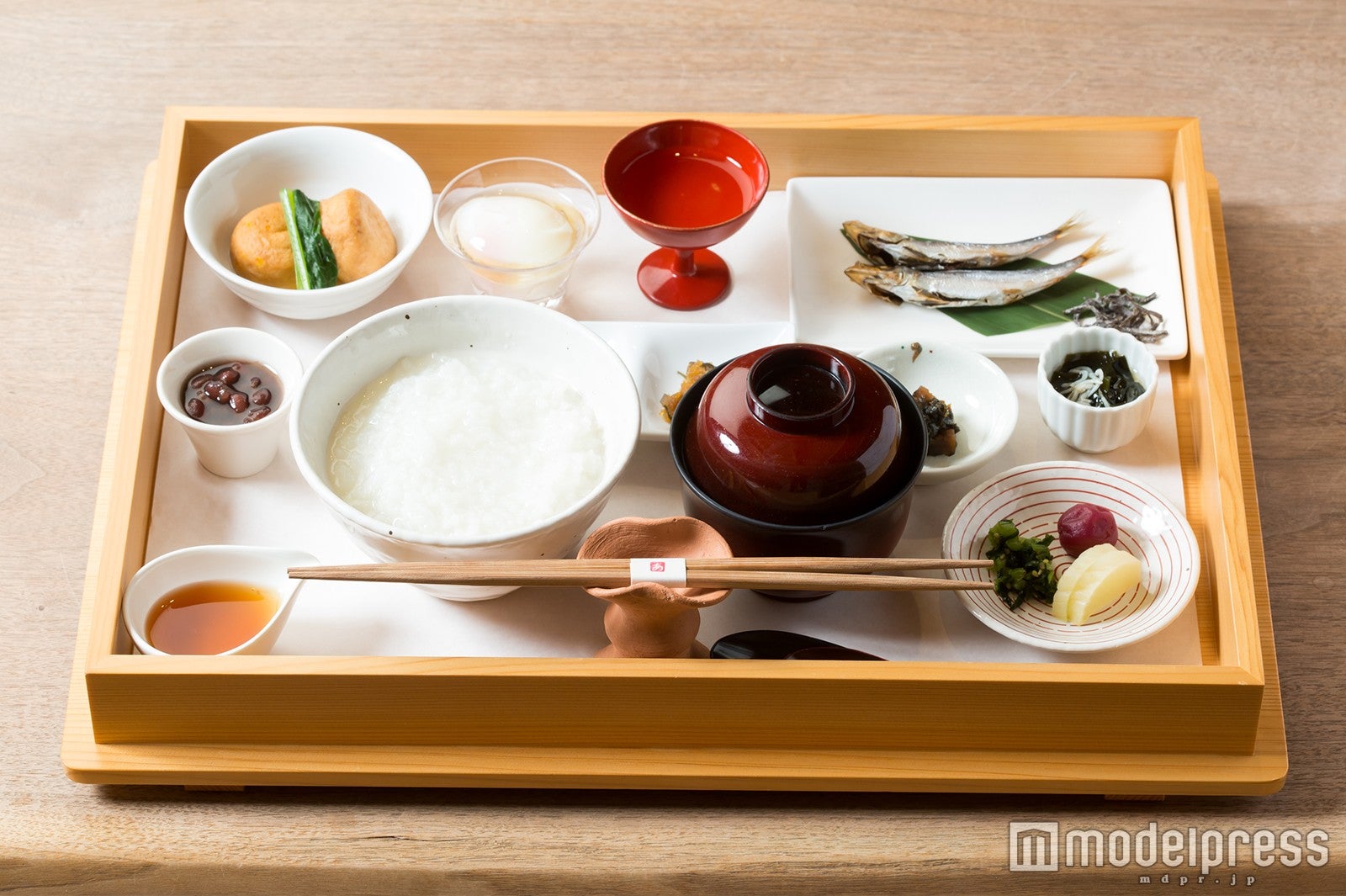 御饌の朝かゆ1,200円～、写真は御饌の朝かゆ 蚫（あわび）2,000円（C）モデルプレス