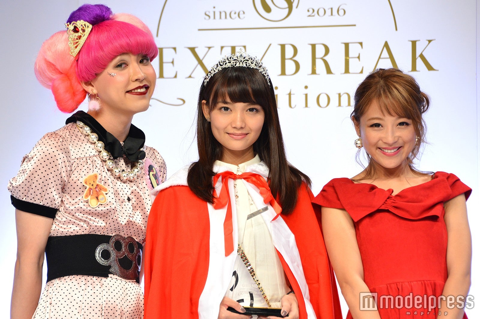 （左から）ぺえ、人妻幸子。さん、鈴木奈々（C）モデルプレス