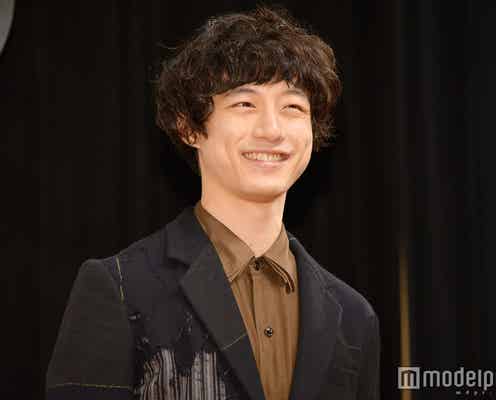 坂口健太郎、共演者も驚く大歓声に“塩スマイル”返し 「似てる」説には納得いかず?