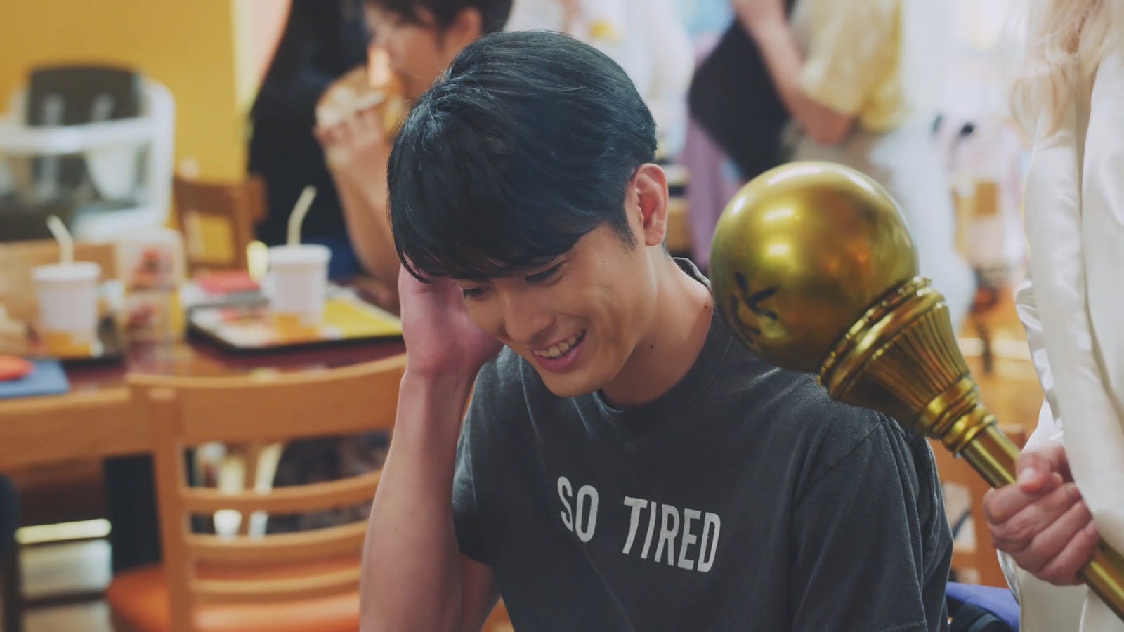 間宮祥太朗／新CM「やる気の出る歌」30秒 照れる篇より（提供写真）