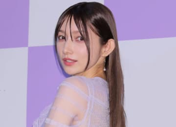 後藤真希「がっつりかわいい」楽屋ショット メイク＆髪セット中「お肌が本当にきれい」「手の位置だけでかわいいなんて反則」