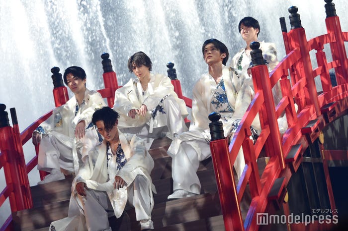 Snow Man/9トンの水を使用したパフォーマンス(C)モデルプレス