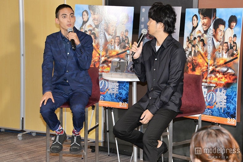 （左から）永瀬匡、秦基博