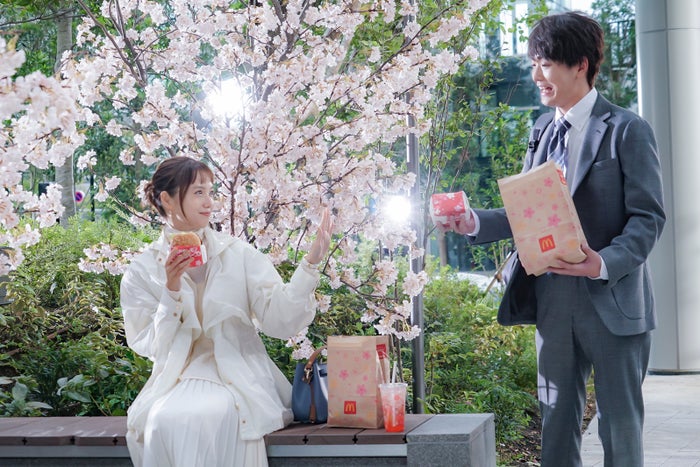 宮崎あおい＆青木柚、マック「てりたま」30周年CM出演 絶妙な掛け合いで先輩後輩を熱演