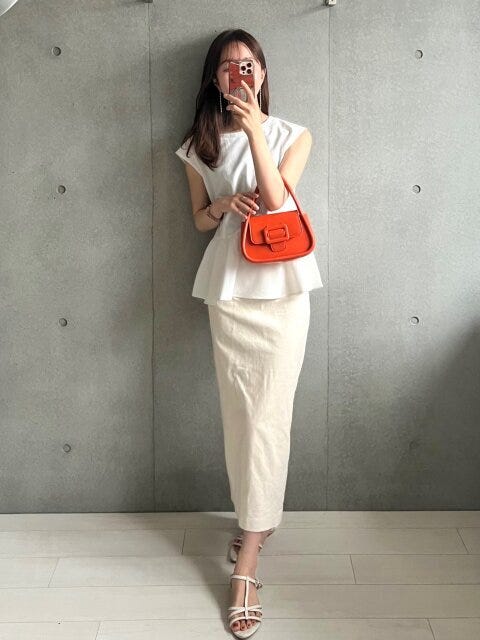 白トップス　大人コーデ　垢抜け　白トップス×白スカート