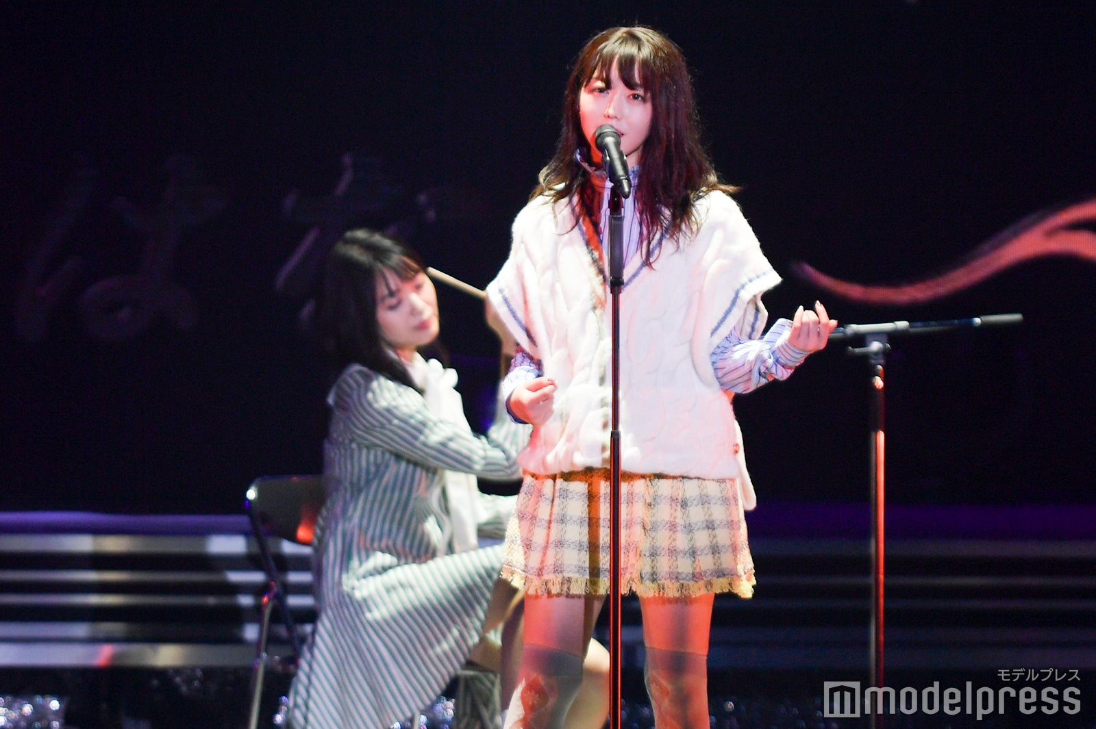 北原里英、指原莉乃「峯岸みなみ卒業コンサート～桜の咲かない春はない～」（C）モデルプレス