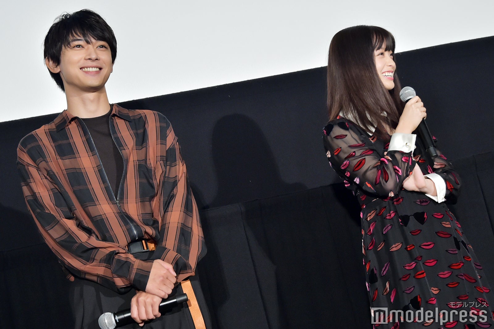 吉沢亮、橋本環奈 （C）モデルプレス