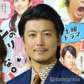 玉山鉄二 妻 比嘉愛未 元妻 長谷川京子と腕組み 娘 森川葵と4人でファミリーに モデルプレス