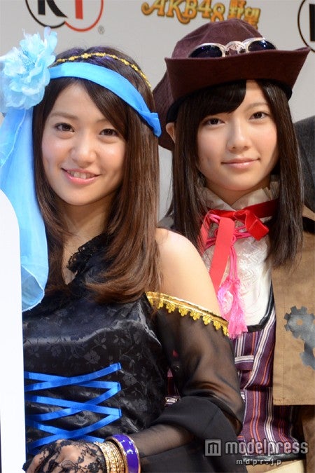 左から：大島優子、島崎遥香