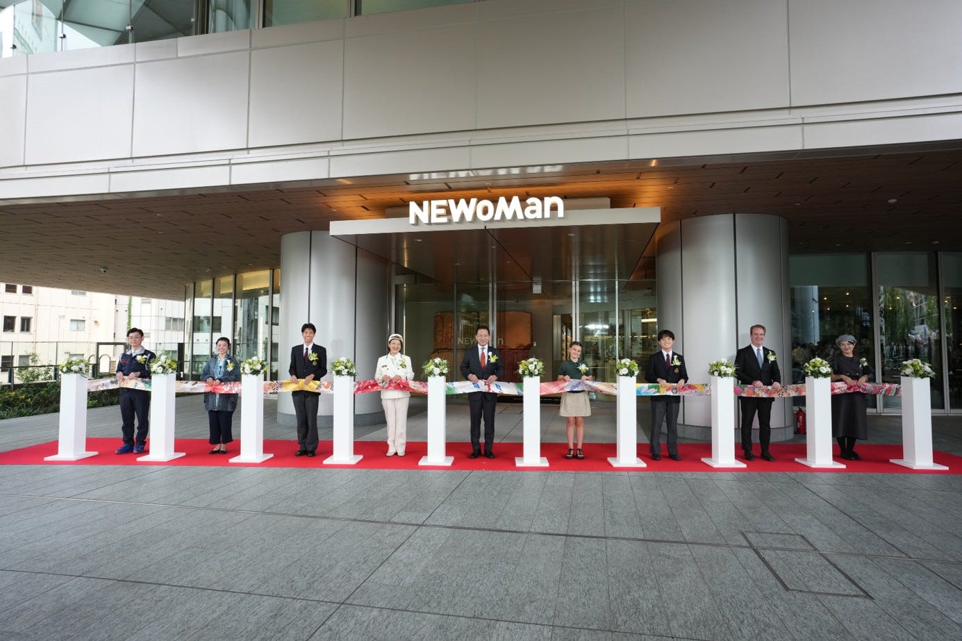 ニュウマン高輪が本格開業、約2,500人が行列 多彩な177店舗がオープンへ