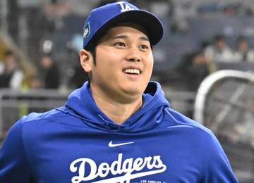 大谷翔平 試合後にこっそりスクバルの背中をトントン→イタズラがバレて大笑い スネルも加わり談笑 ファン安堵「元気そうでよかった」