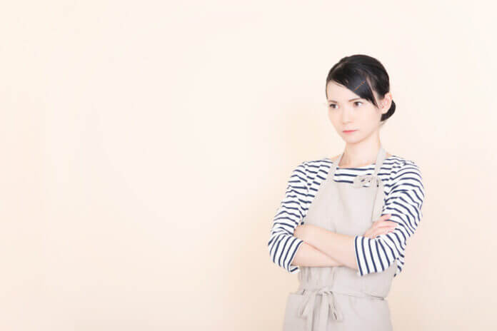 人の反応を気にしてしまう…つい嫌なことばかり考えてしまう人の原因と解消法