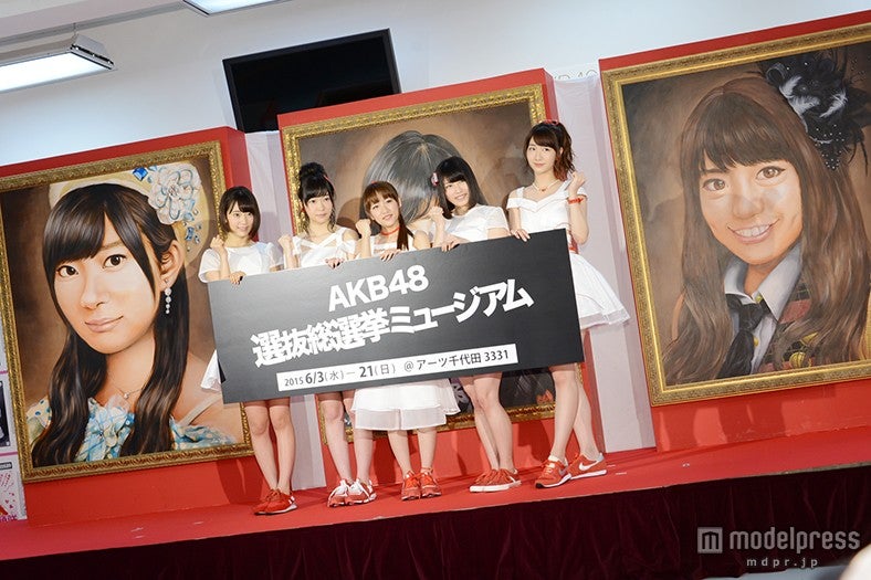 （左から）宮脇咲良、指原莉乃、高橋みなみ、横山由依、柏木由紀