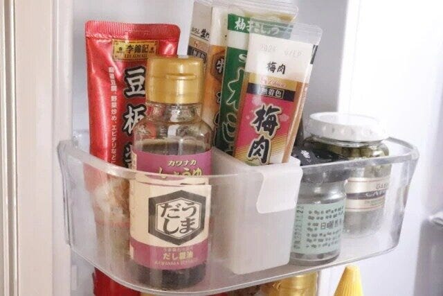 ダイソー　伸縮ドアポケットケース（スリム）