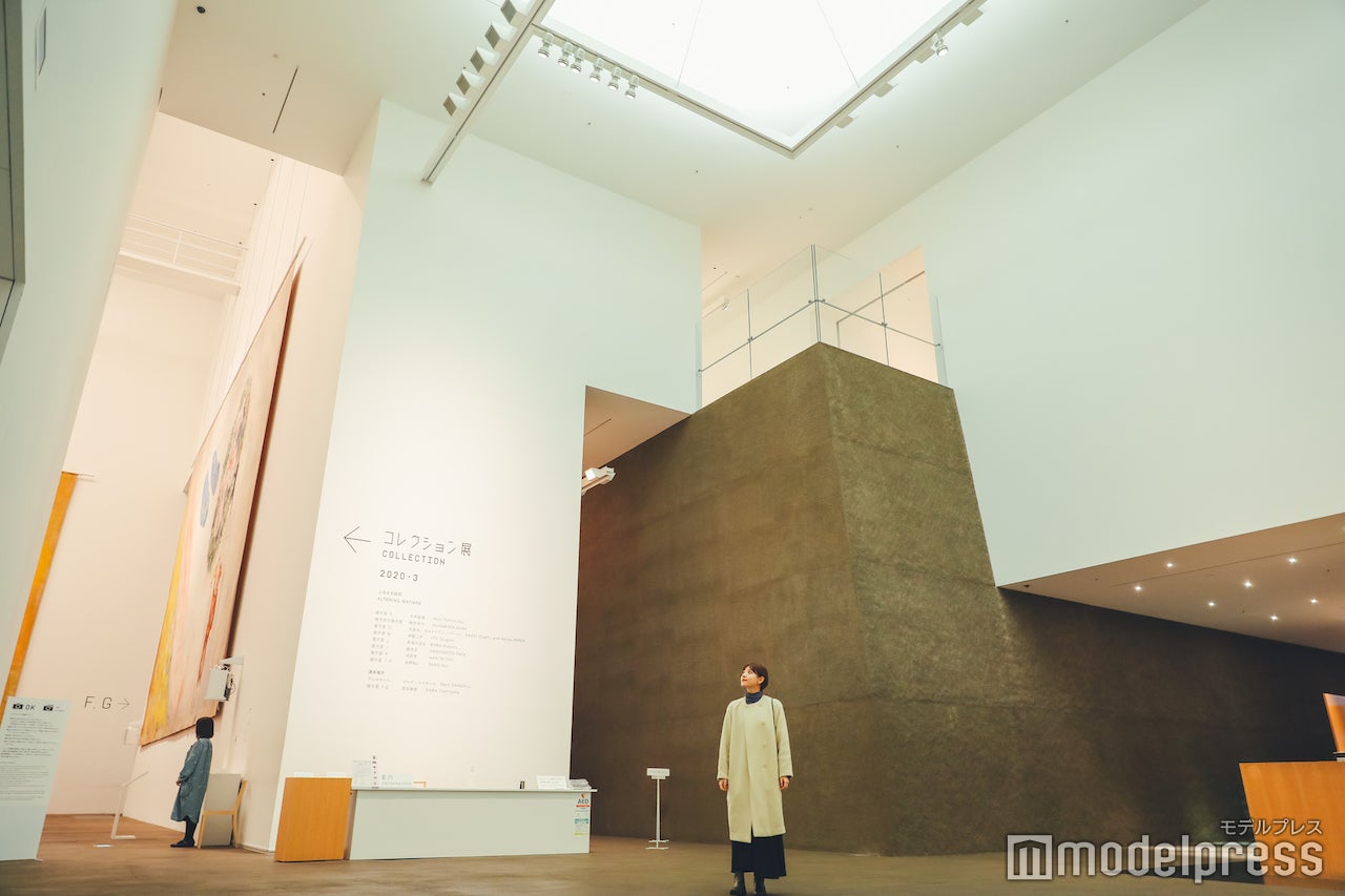 展示会場前 （C）モデルプレス