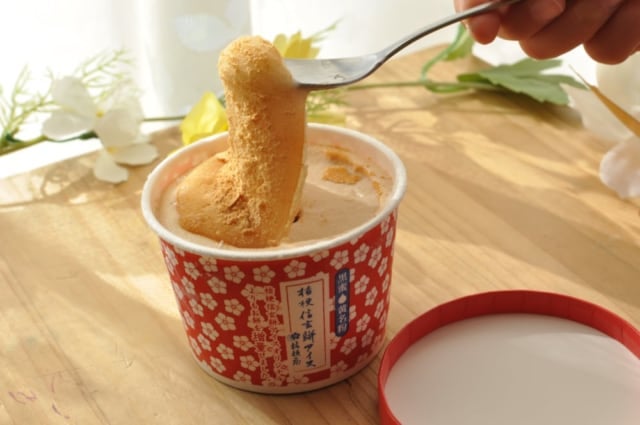 成城石井「桔梗信玄餅アイス」餅がのびるところ