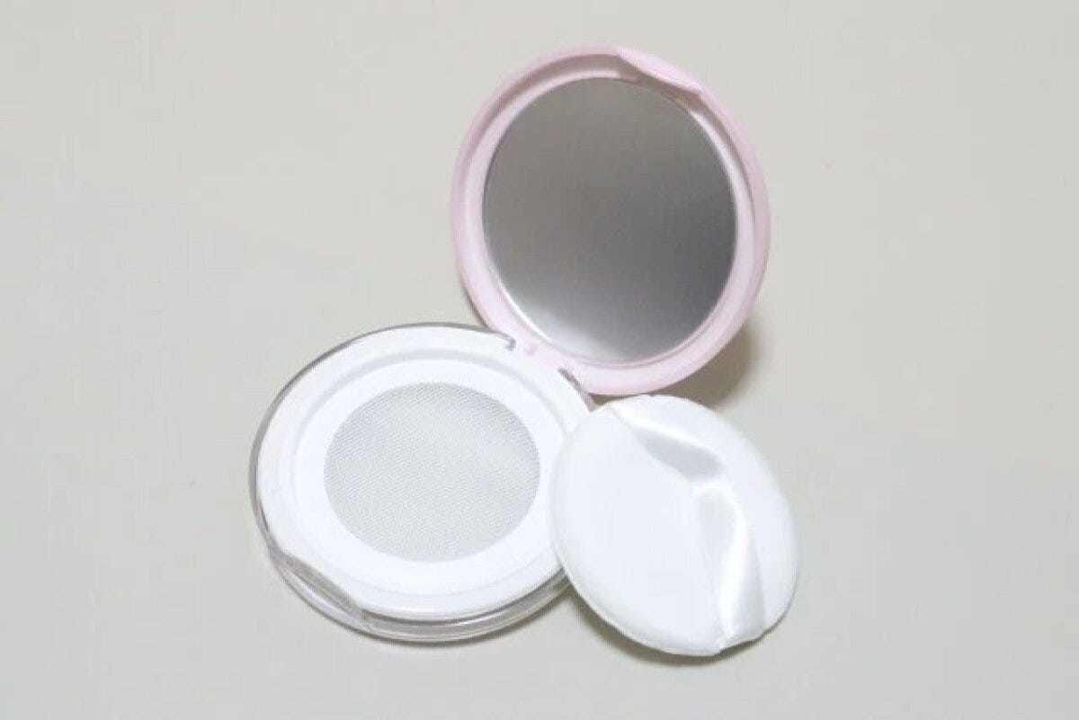 ダイソー　ミラー付パウダーケース（パフ入）