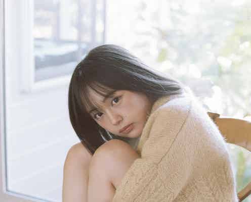 “いま日本の女の子が一番なりたい顔”なえなの、ゆるふわニットコーデで美脚披露 初の自伝フォトエッセイ決定