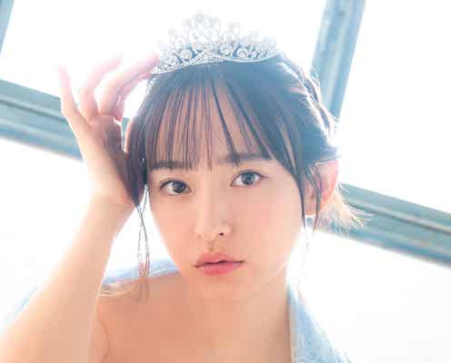 高崎かなみ、鮮やかな青水着で美バスト際立つ<独占カットあり>