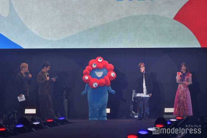 ニューヨーク(嶋佐和也、屋敷裕政)、ミャクミャク、山下幸輝、久代萌美(C)モデルプレス