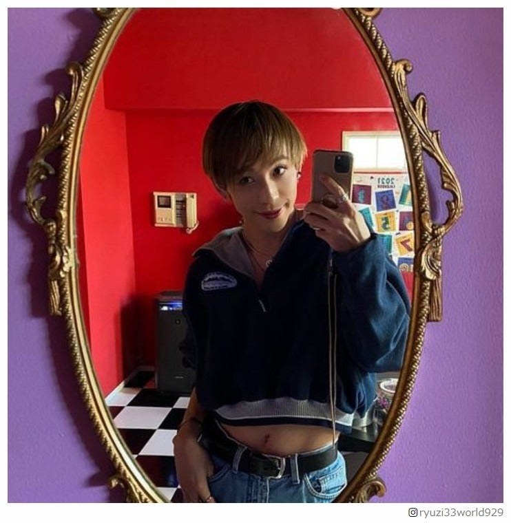 りゅうちぇる、美腹筋チラ見せショットに「イケメン化が止まらない」の声