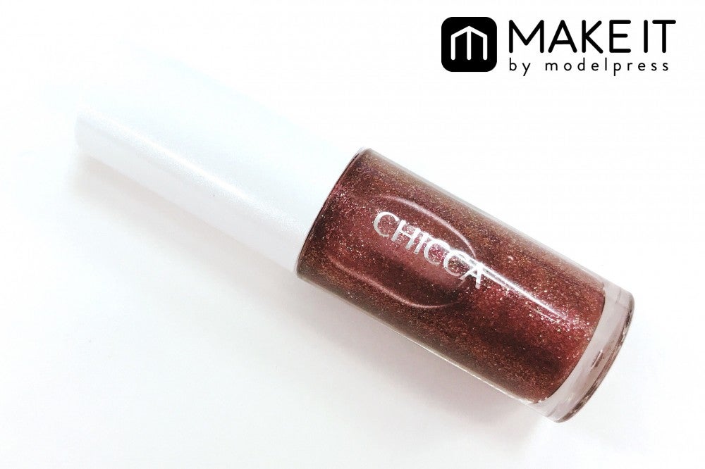 CHICCA／メスメリック ウェットリップオイル／06 クロコダイルロージー／3,200円（税抜） (C)メイクイット