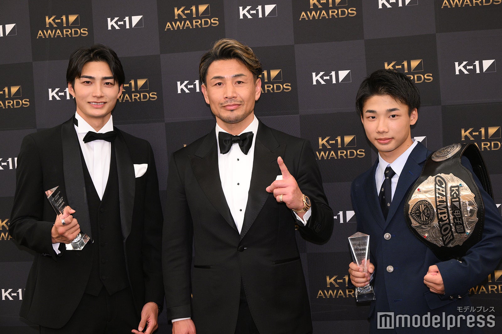 大久保琉唯選手、魔裟斗、⼤久保世璃選手（C）モデルプレス