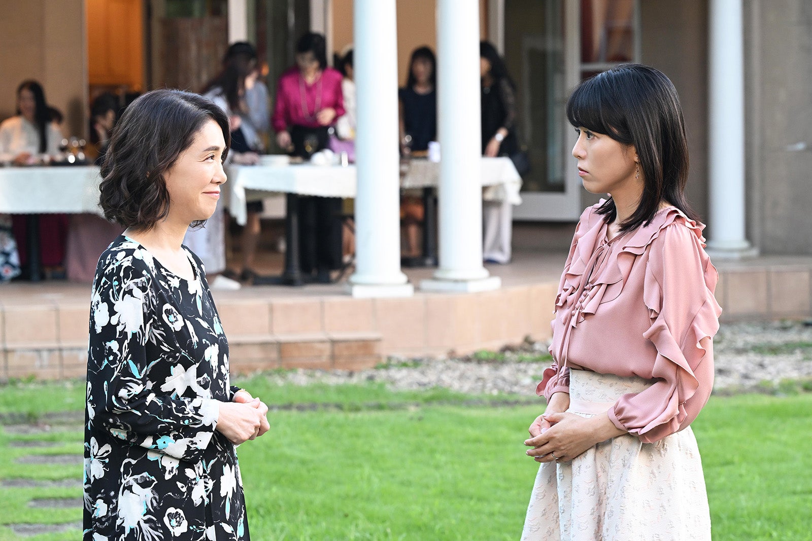 筒井真理子、釈由美子「ブラックファミリア～新堂家の復讐～」第3話より（C）読売テレビ