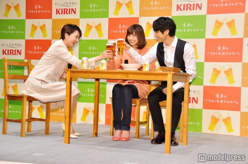 （写真中央）片瀬那奈、（写真右）西島秀俊