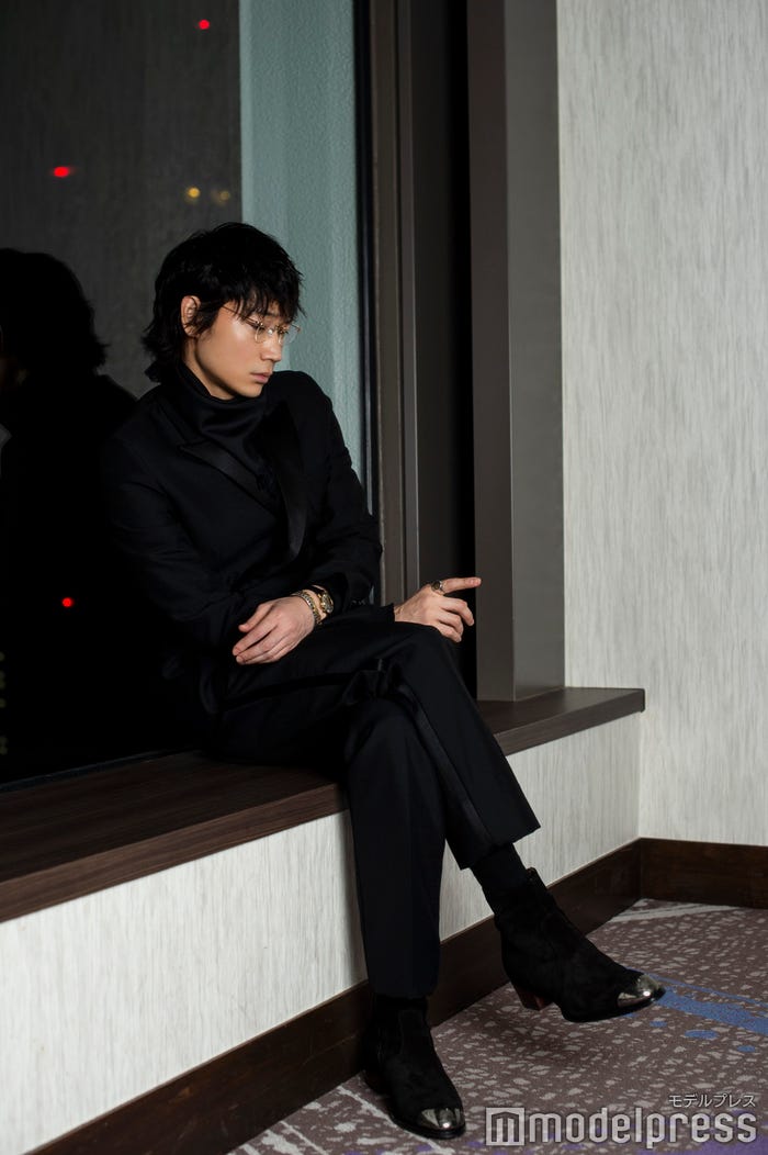 綾野剛(C)モデルプレス