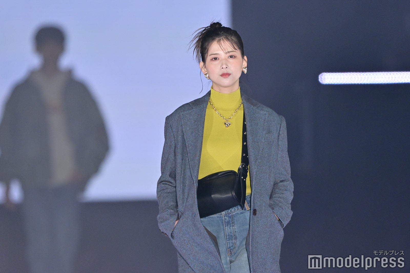 渡邉理佐、マスタードカラーが秋っぽい 韓国発・カチモリヘアでクール ...