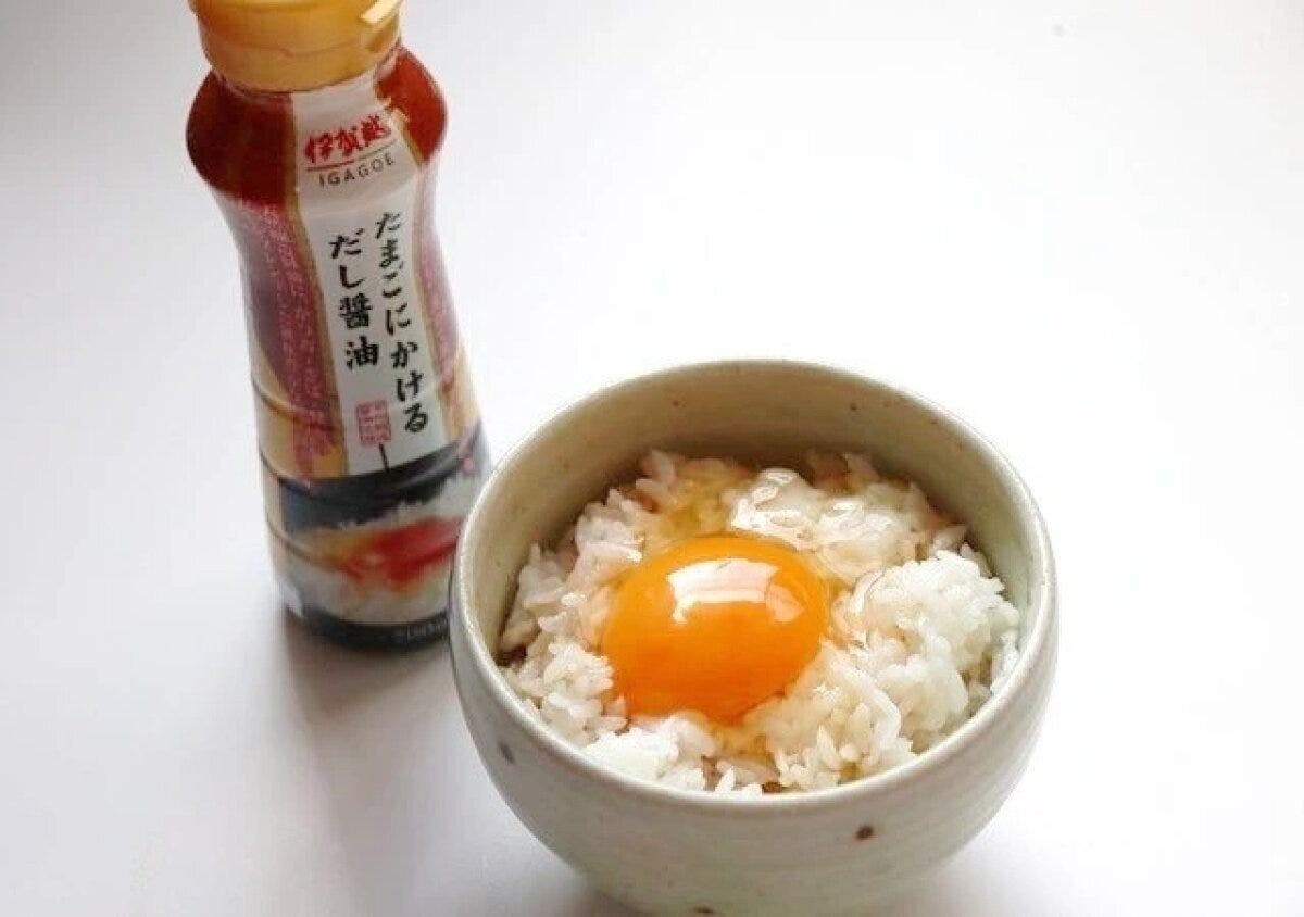 だし醤油をかけた卵かけごはん