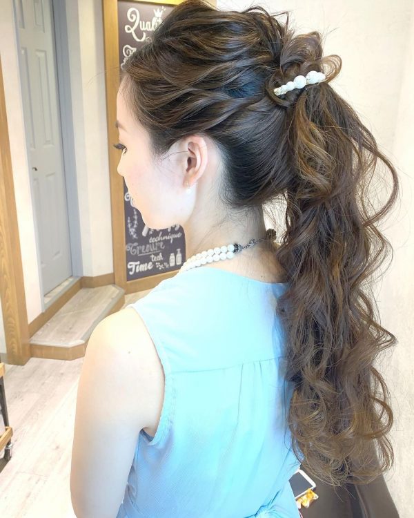 ぽっちゃりさん向け結婚式のお呼ばれヘアアレンジ15選 華やかな大人スタイル モデルプレス