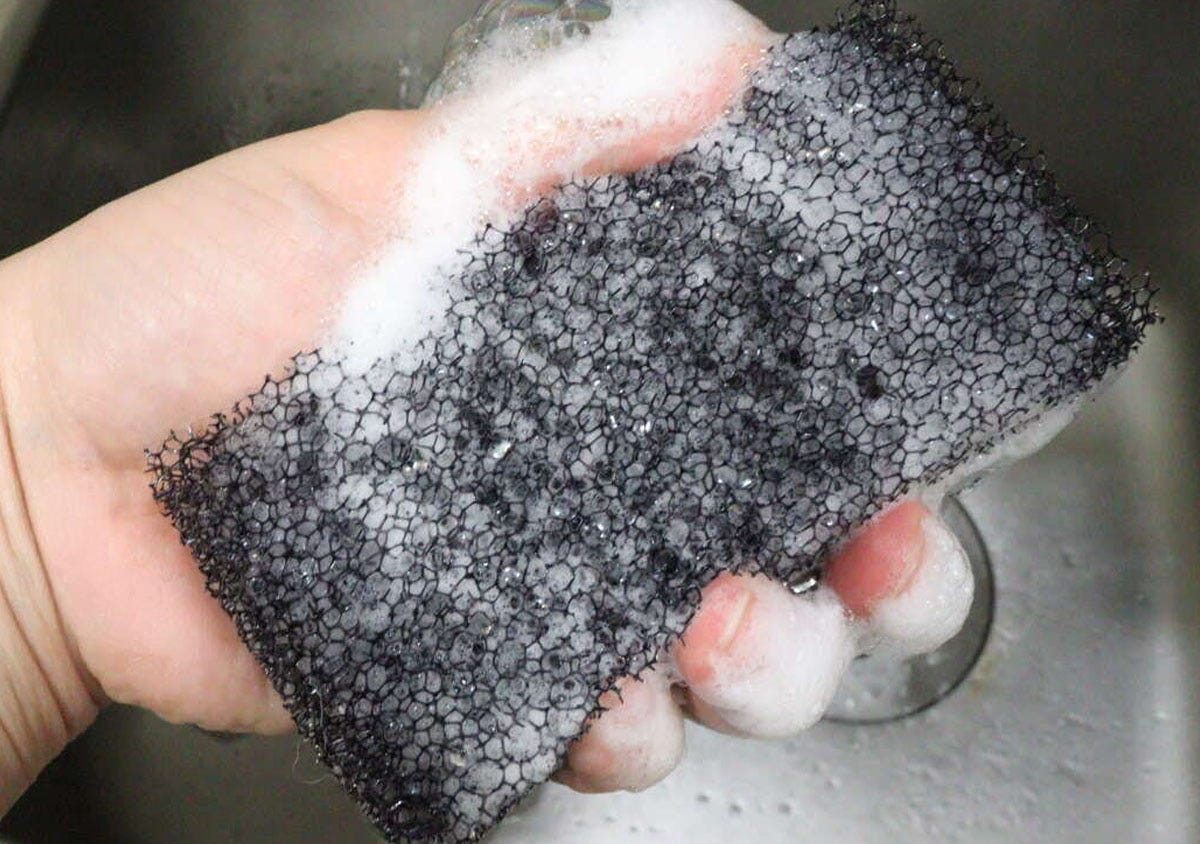 ダイソー　スポンジ　黒