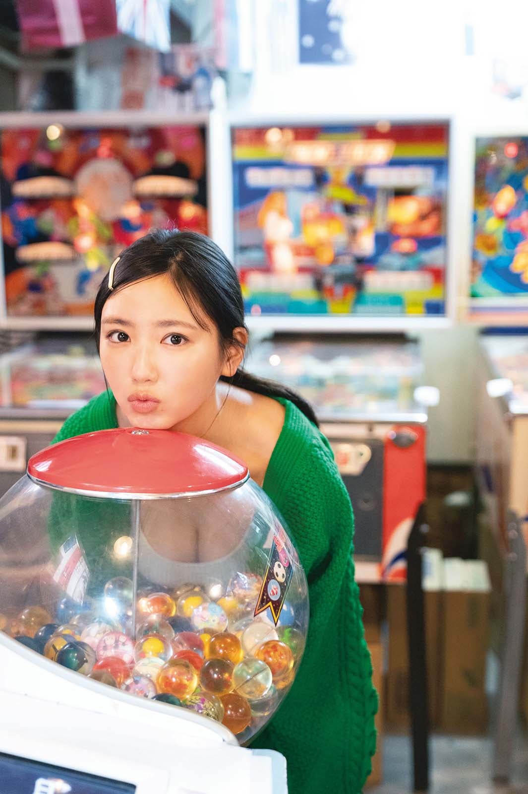 沢口愛華／「Tokyo trip」より（C）佐藤佑一／講談社