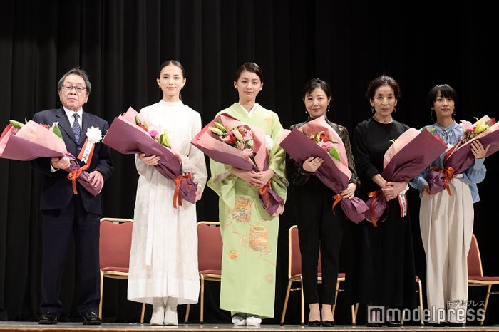 (左から)高橋伴明監督、清原果耶、尾野真千子、西川美和監督、倍賞美津子、横浜聡子監督 (C)モデルプレス