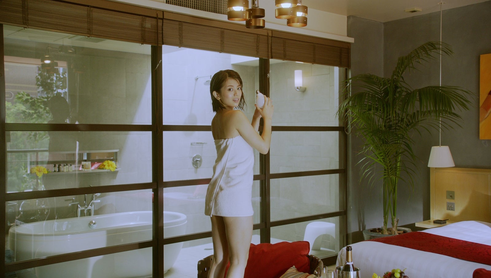 吉崎綾（写真提供：所属事務所）