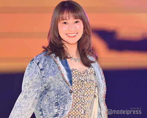 桜井玲香、爽やかトップスからデコルテチラ見せ 爽やかコーデ披露【GirlsAward 2024 S/S】