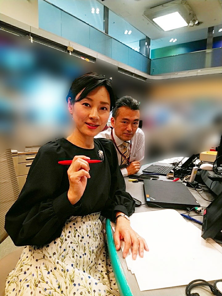 本番30分前の原稿読み 奥寺アナと（提供写真）