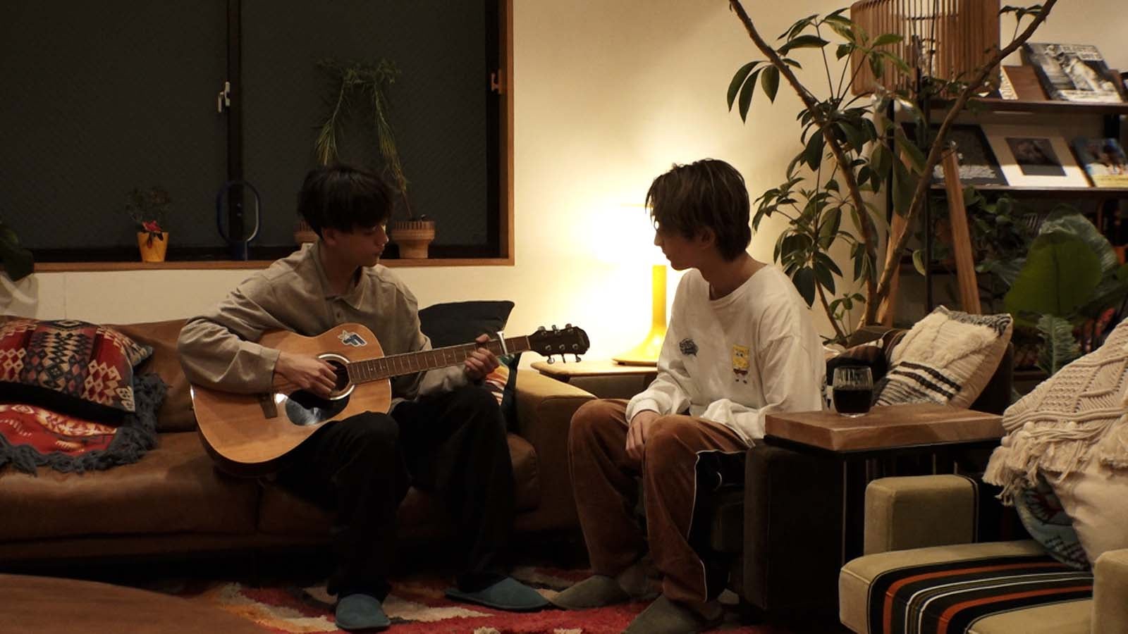 中島颯太＆木村慧人「ジェンガ」制作中／「The Usual Night いつもの夜」第3話より（C）ABCテレビ